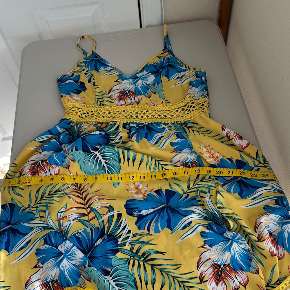 Floral Tropical Maxi Dress Smocked Back Flowy Size M - Picture 10 of 13